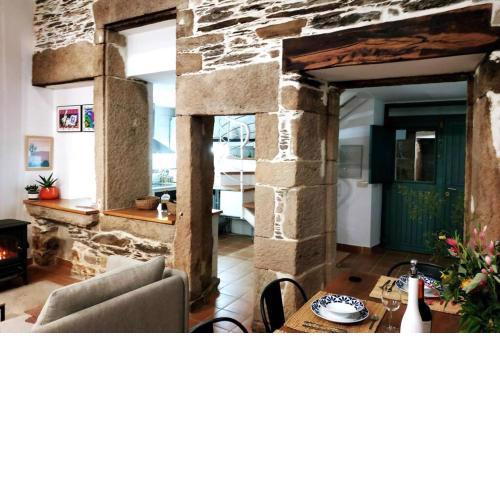 A CASA DO TRAGALUZ casa rural con restauración de diseño en Lugo