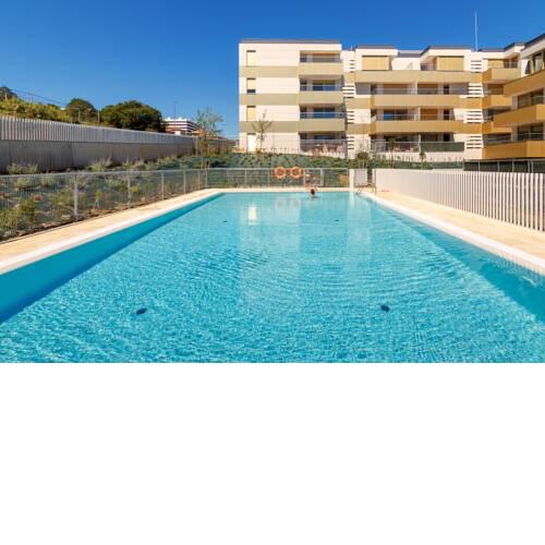 A estrenar. Amplio con piscina, terraza y parking gratuito