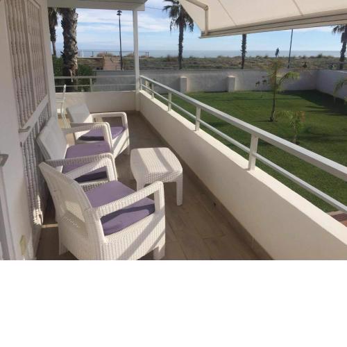 A H RENTALS Adosado Voramar Primera Linea