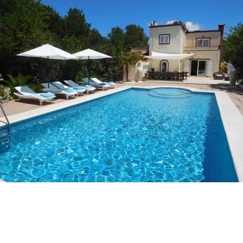 A lovely villa for six near Ibiza