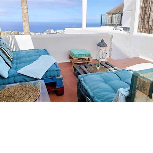 a quiet apartment with sea views