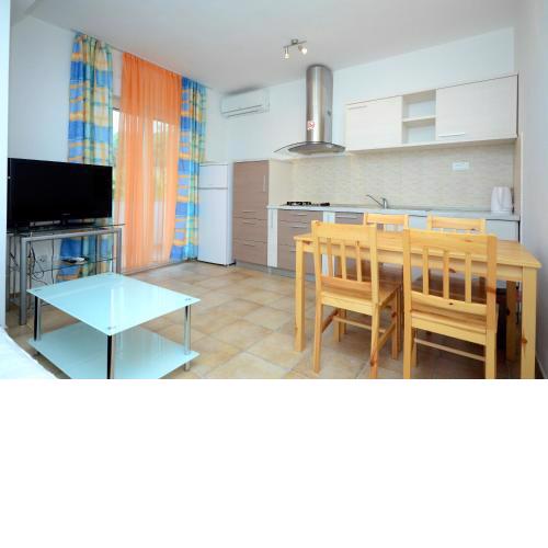 A2 - apt with 2 balconies 5 min walking to beach