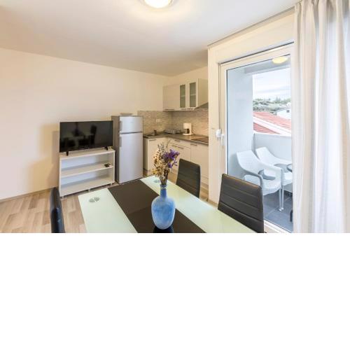 A2 - spacious apt with the sea view & use of pool