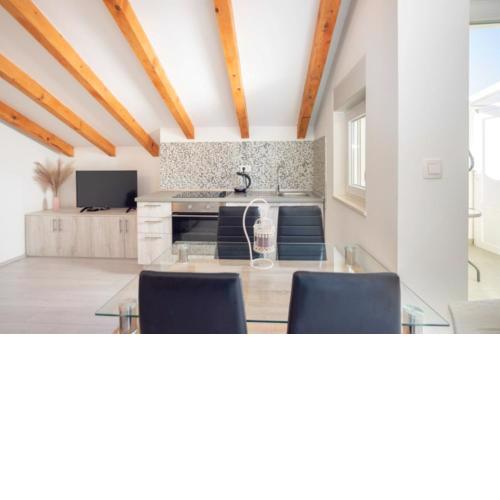 A5 - spacious apt with the sea view & use of pool