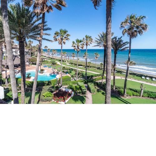 AB- Luxury beach flat, families only