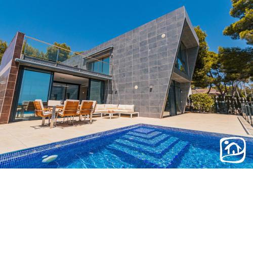 Abahana Villas Alex