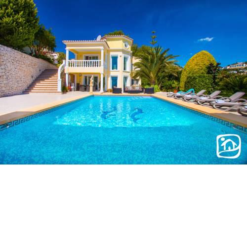 Abahana Villas Santiro