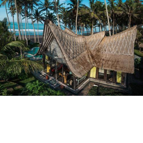 Absolute Beachfront Villa Laut