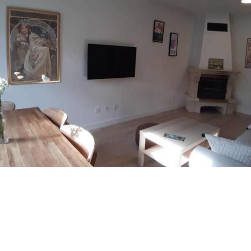 ACOGEDOR APARTAMENTO EN BIESCAS CON CHIMENEA Y GARAJE