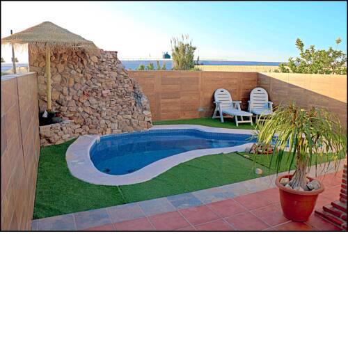 Acogedor chalet con piscina