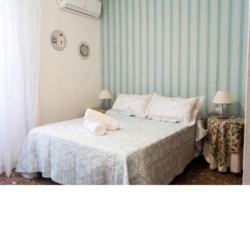 Acogedor San Basilio. WIFI-A/C-POSIBILIDA PARKING