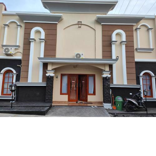Adiputra Guesthouse 4