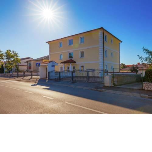Adorable Apartment in Crikvenica Croatia with Jacuzzi