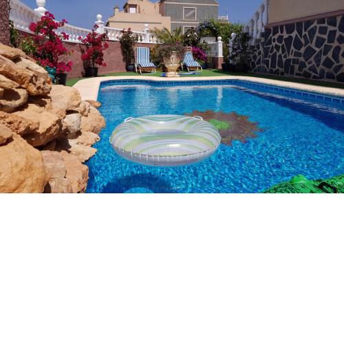 Adosado con jardin y piscina privada