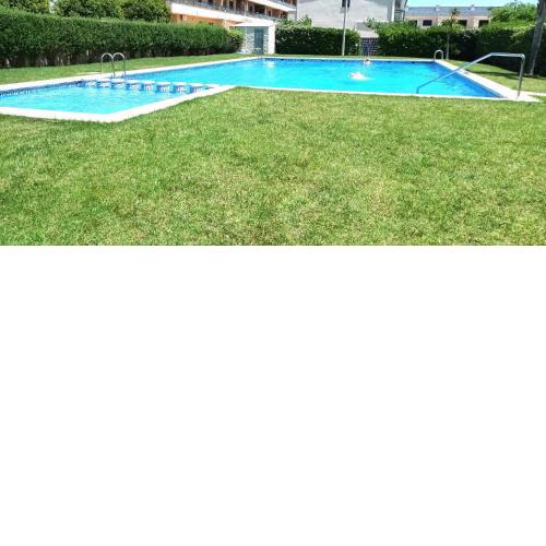 Adosado con piscina en la playa de torrenostra