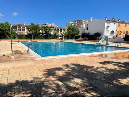 Adosado con piscina y tenis