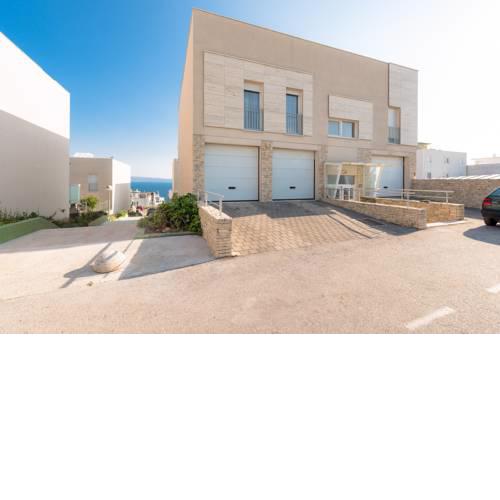 Adriatic View & Garden Apartment