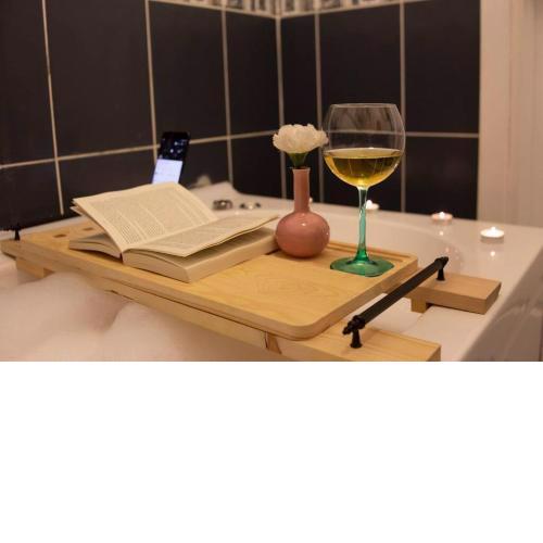 Aesthetic Flat with Jacuzzi Near Bosphorus