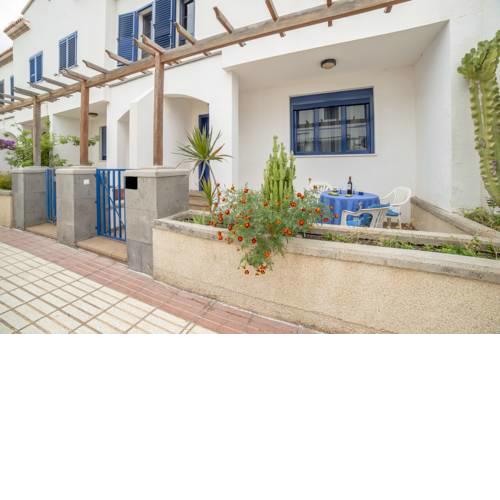 Agaete cerca de la playa con terraza wifi by Lightbooking