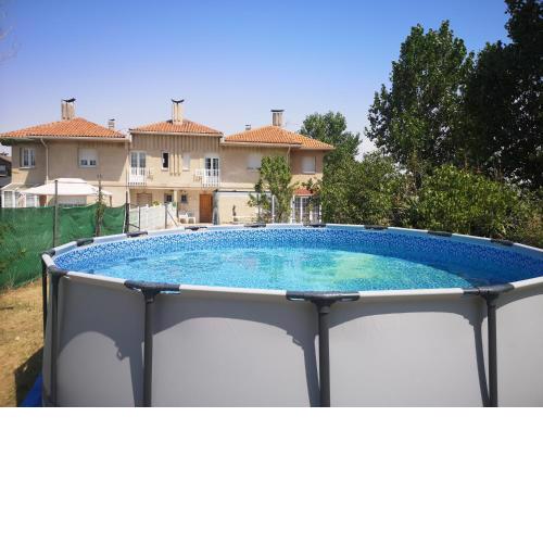 Agradable casa con jardín: Casasola