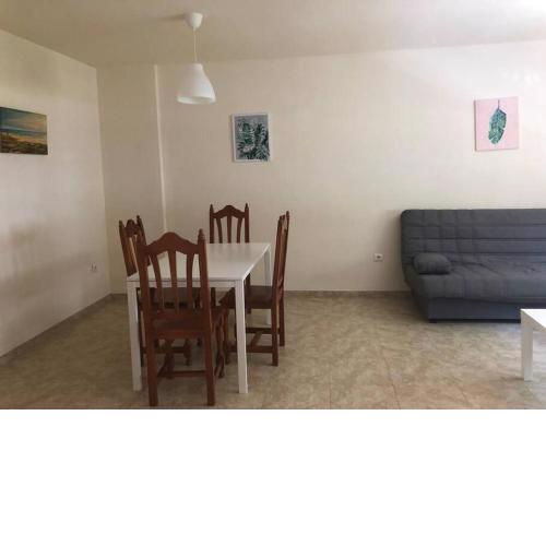 Agradable casa con patio