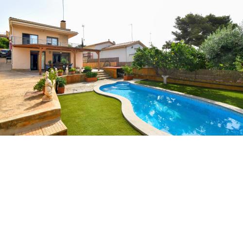 AGRADABLE CASA CON PISCINA A 5´DEL MAR
