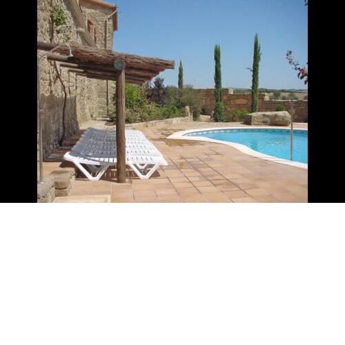 Agramunt Villa Sleeps 8 with Pool