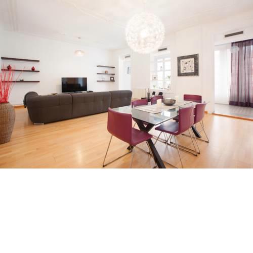 Akira Flats Claris Design Apartment