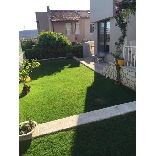 Alaçatı sakızlar bölgesinde kiralık villa