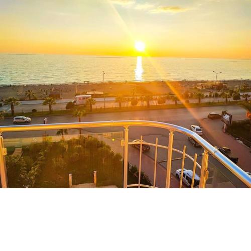 Alanya'da Enfes Deniz Manzaralı ve Havuzlu Daire
