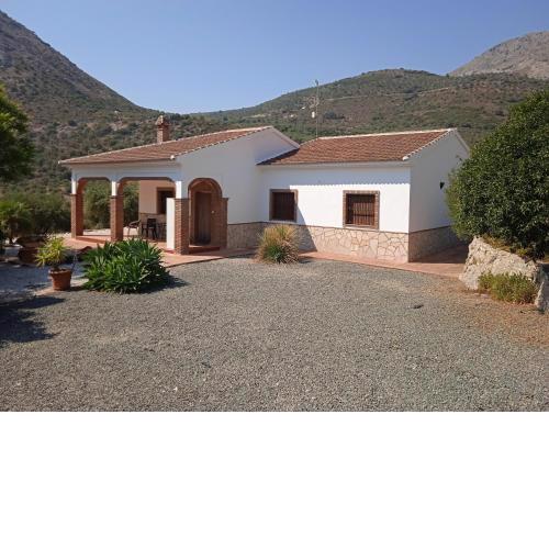 Alcaucin - Homely villa in a stunning location.