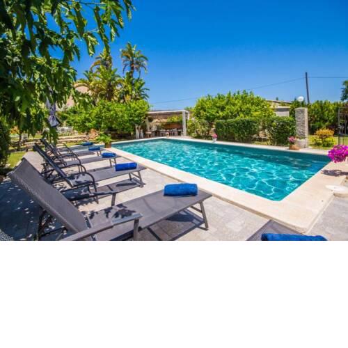 Alcudia Holiday Home Sleeps 7 with Pool Air Con and WiFi