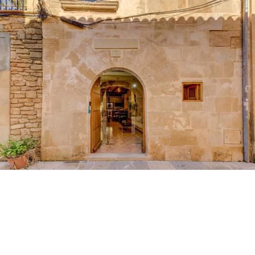 Alcudia Villa Sleeps 4 with Air Con and WiFi
