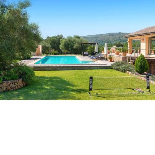 Alcudia Villa Sleeps 8 with Pool Air Con and WiFi