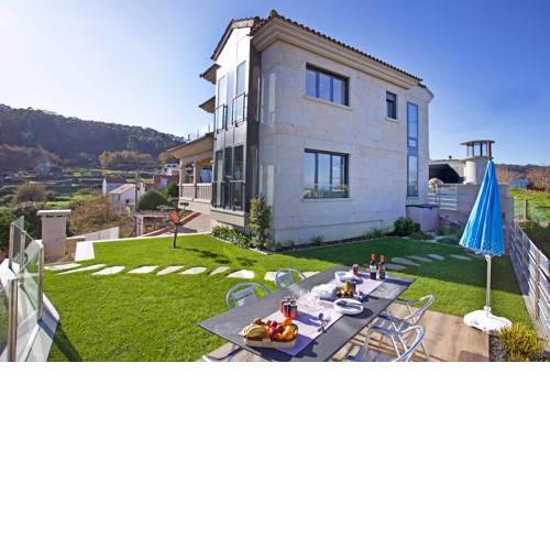 Aldan Villa Sleeps 6 with Pool and WiFi