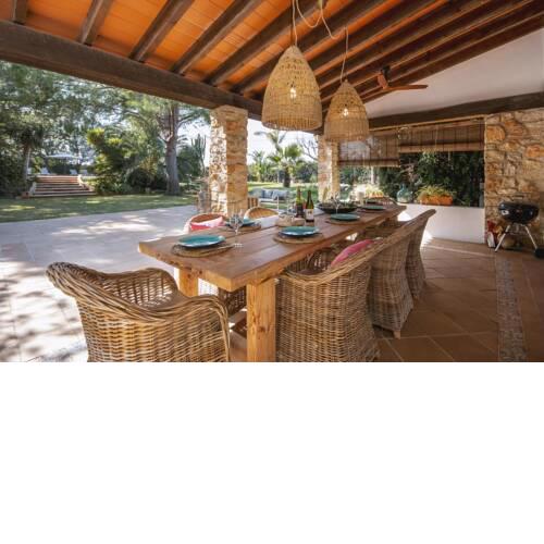 Alfatares Villa Sleeps 8 with Pool Air Con and WiFi