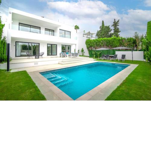 All About Casa Blanca Guadalmina