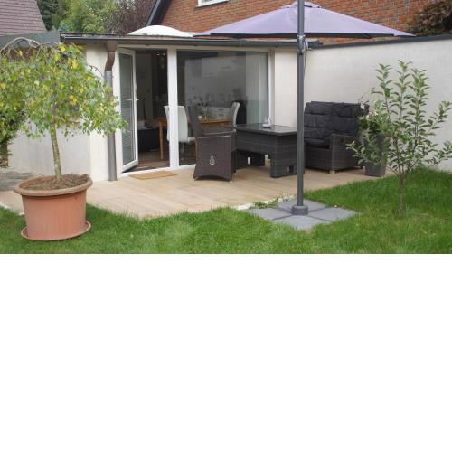 All-in-One Apartment mit eigener Sonnenterrasse im Garten