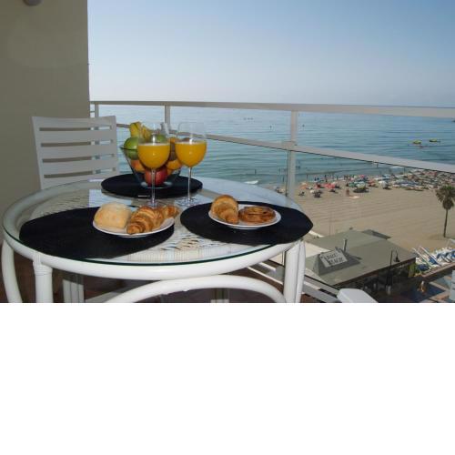 ALMAR, TORREMOLINOS BEACHFRONT by AlohaMálaga