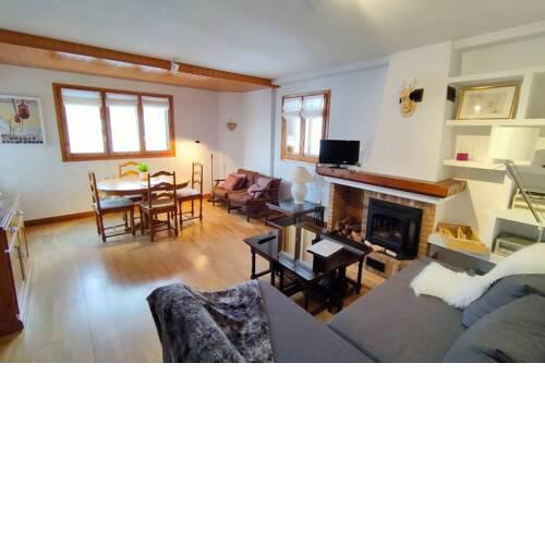 Alojamiento FRESNO-FORMIGAL. Cerca de Plaza del Reloj, con parking, confortable y espaciosa.
