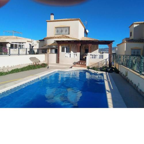 ALOJAMIENTO SUPERIOR CON PISCINA PRIVADA