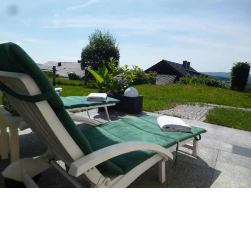 Alpenblickwohnung mit Garten-Terrasse - Eigener Eingang-auf Wunsch kontaktloser Checkin