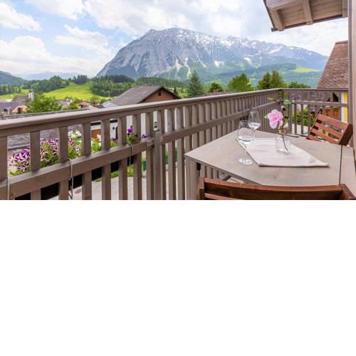 Alpine Appartement Top 4 by AA Holiday Homes