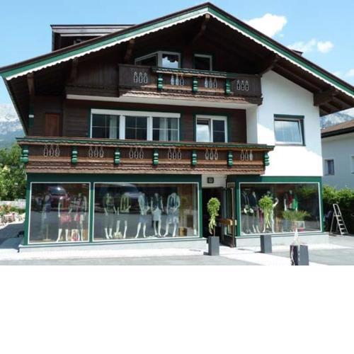 Alpking Hostel