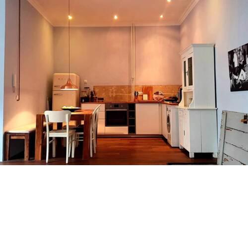 Altbau - Park, Yoga und Boxraum - S, U-Bahn