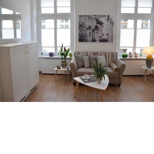 Altbau trifft Moderne, neuwertige Komfortwohnung für bis 2 Personen