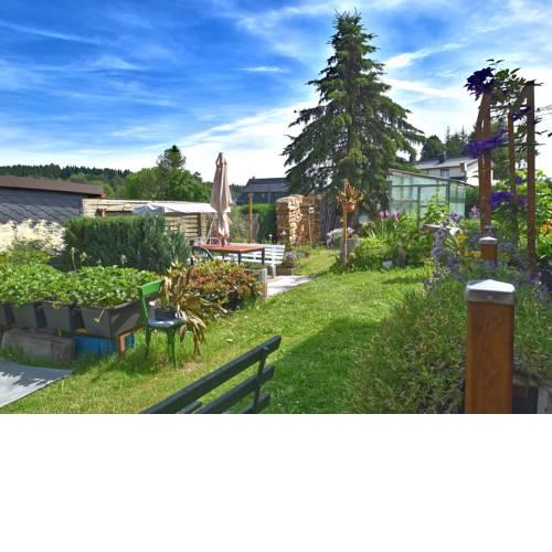 Cozy Apartment in Altenfeld with Garden