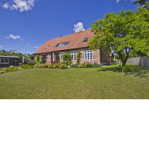 Altes Schulhaus FeWo Lehrerstube strandnah, Terrasse, Garten, Saunanutzung, Meerblick