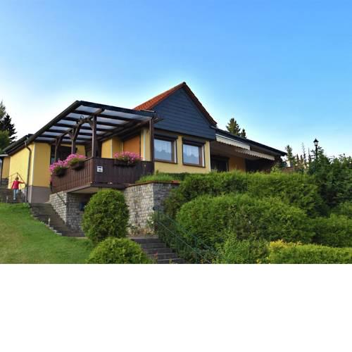 Cozy Holiday Home in Guntersberge with Lake View