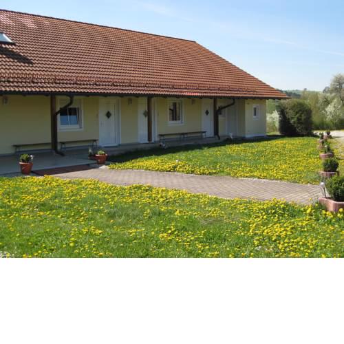 Gracious apartment in RotthalmunsterBavaria, with barbecue